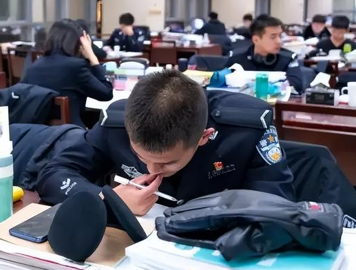 军校与警校全方位对比|一文读懂差异与选择警校报考咨询 | 警小靖信息站警校报考咨询