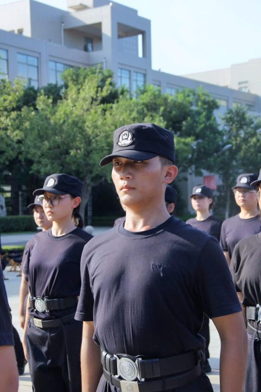 还有三分钟就集合：警校的时间哲学与纪律养成警校报考咨询 | 警小靖信息站警校报考咨询